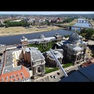 Blick von der Kuppel der Frauenkirche über die Hochschule für Bildende Künste elbeaufwärts